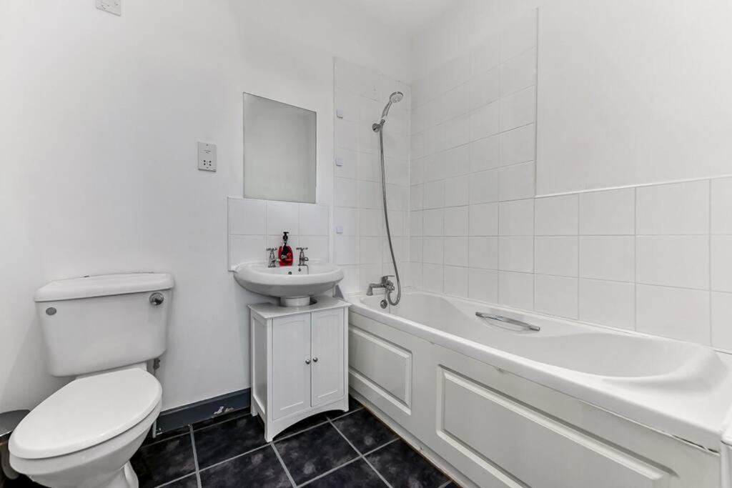 Large Group & Contractor Booking! Duplex W/Parking Milton Keynes Ngoại thất bức ảnh